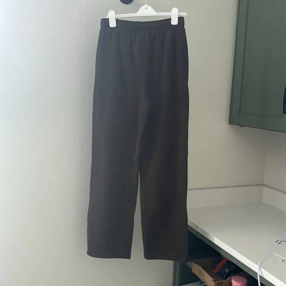 ALO Yoga Accolade Straight Leg Sweatpants Pull On Lounge Wear Dark Brown Size S - Picture 2 of 4